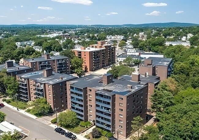 Building Photo - 32 Whites Ave