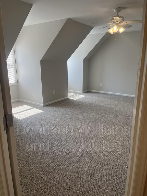 Building Photo - 135 E Wilson Ave