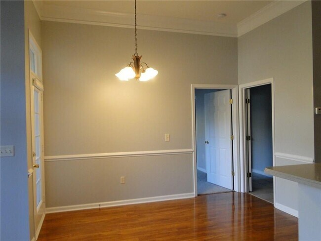 Building Photo - 2700 Pine Tree Rd NE