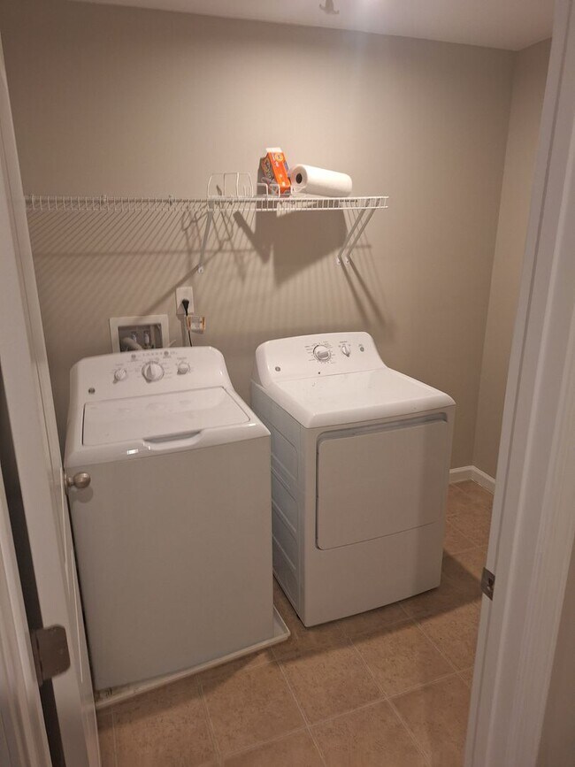 Building Photo - Wonderful Two Story Four Bedroom Home in Northeast Columbia!