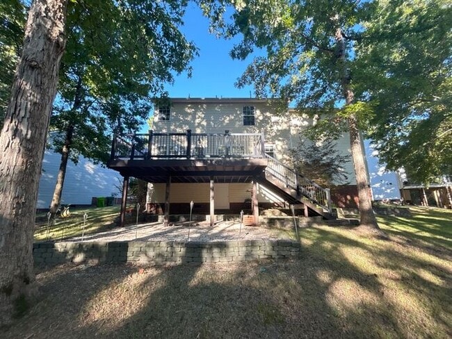 Building Photo - The Oaks on Lake Carolina