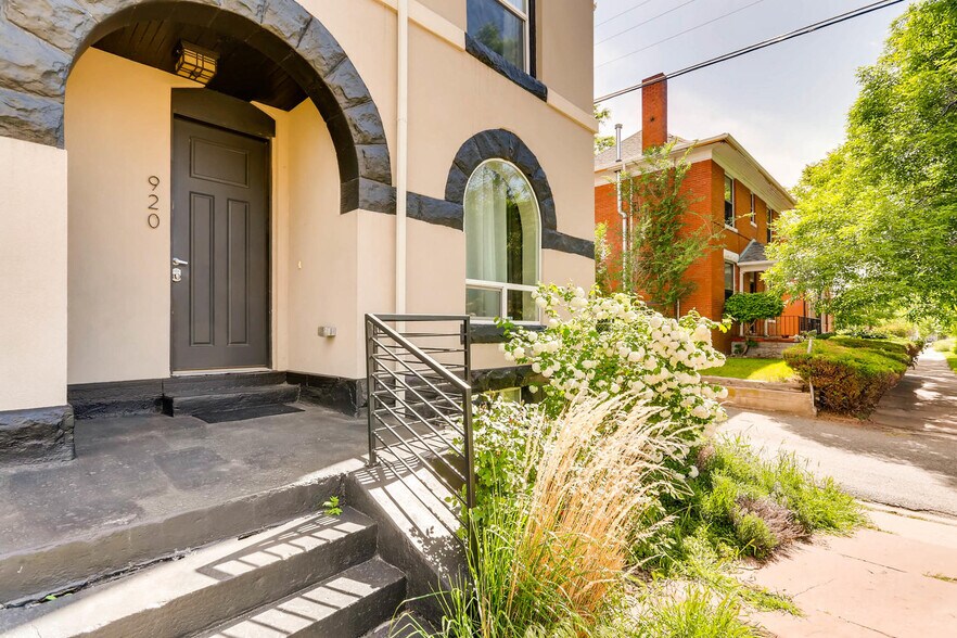 Building Photo - 920 E 24th Ave