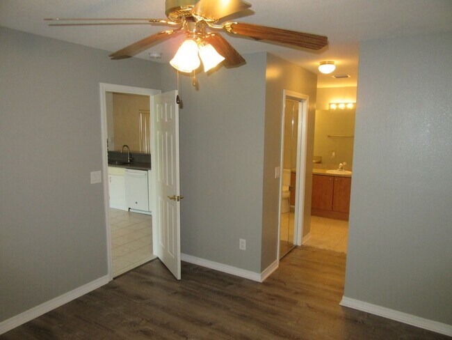 Building Photo - 3115 Meadow St