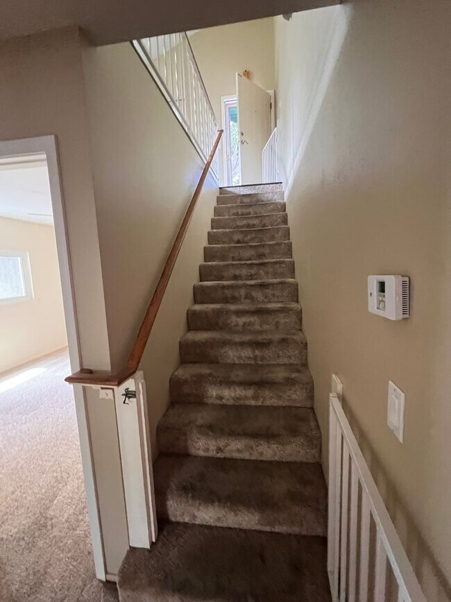 Building Photo - Newbury Park - Three bedroom, bonus room (could be 4th bedroom, 2.5 bathrooms