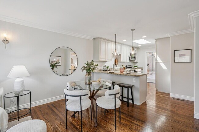 Building Photo - Beautiful 3 Bedroom 2 Bathroom Single Fami...