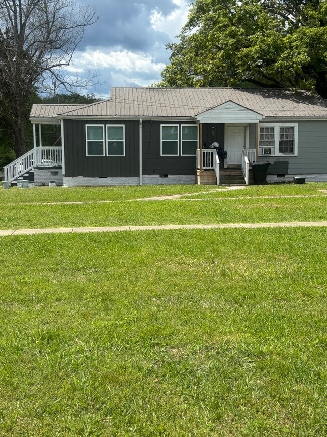 Building Photo - 229 13th St S