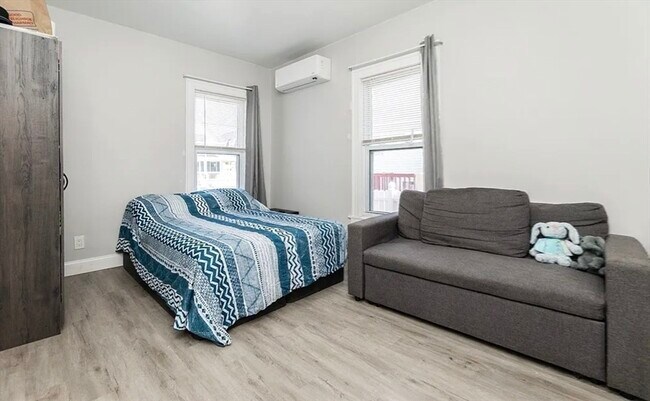 Building Photo - 29 Dolphin Ave