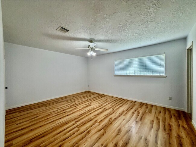 Building Photo - 7214 Crownwest St