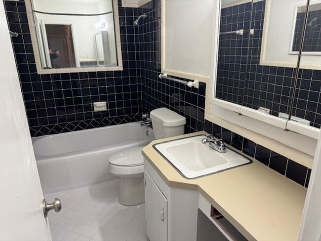 Building Photo - 1822 Cambridge St