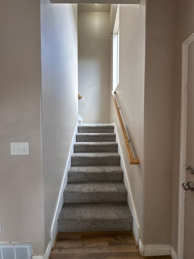 Building Photo - 1562 W 300 S