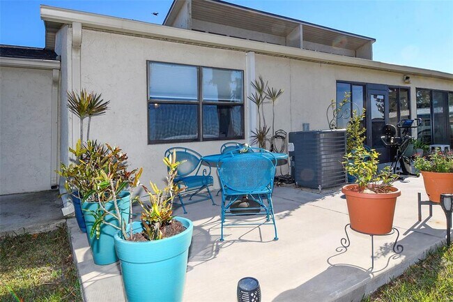 Building Photo - 2225 Cypress Ct