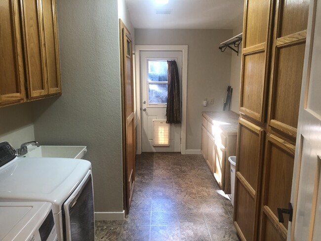 Laundry Room/Mud Room - 3180 Roland Ct