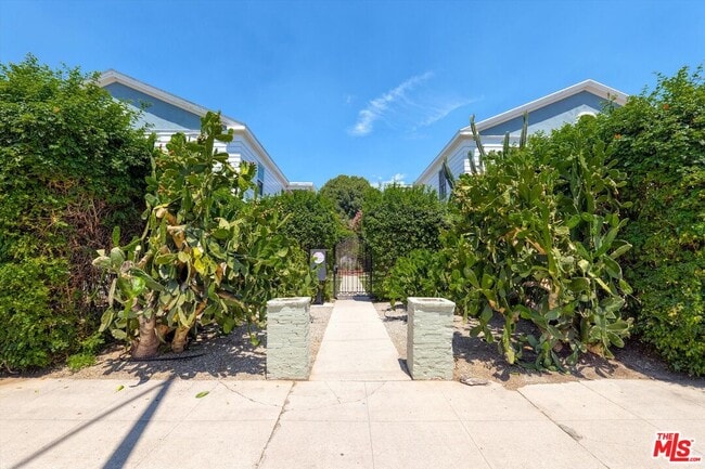 Building Photo - 11683 Chandler Blvd