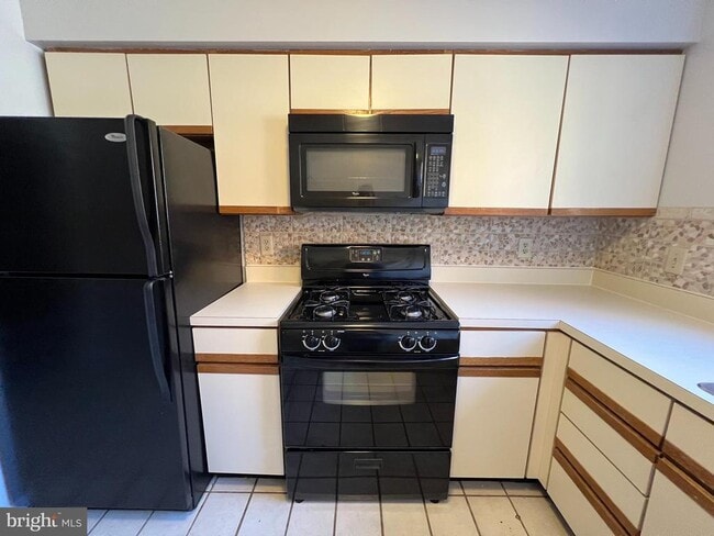 Building Photo - 2704 Dartmouth Rd