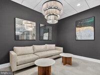 Building Photo - 624 Main St