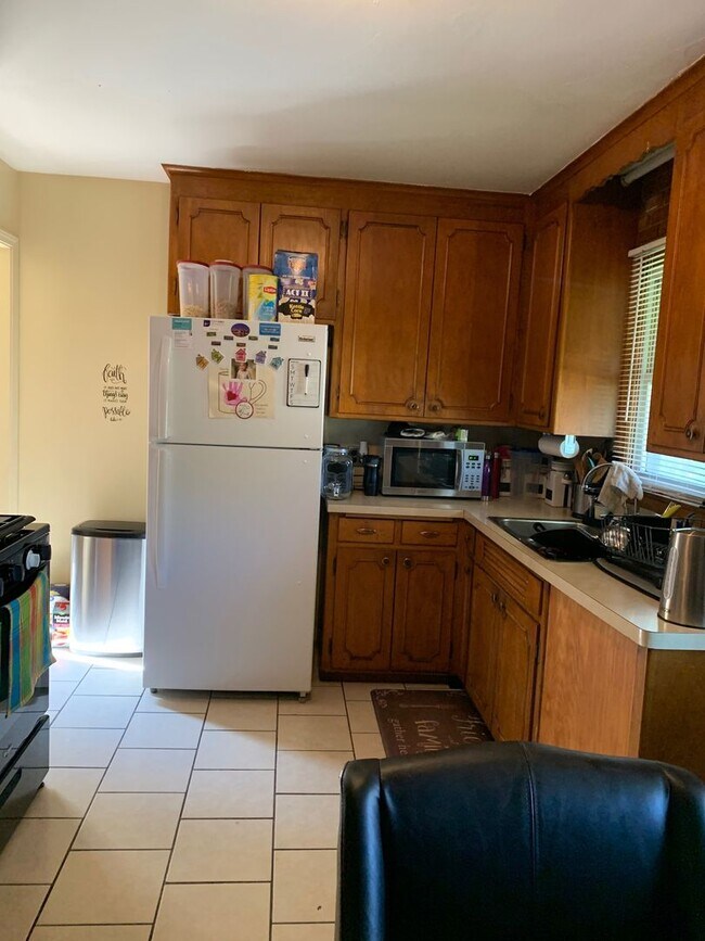 Building Photo - Beautiful 4 Bedroom 1 Bathroom in North Minneapolis