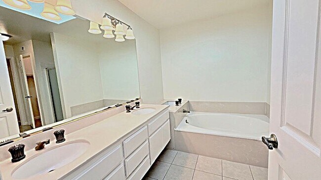 Building Photo - Charming, 2BD/2BA, Single-Story TH in Crow Canyon Country Club in Danville- Available NOW!