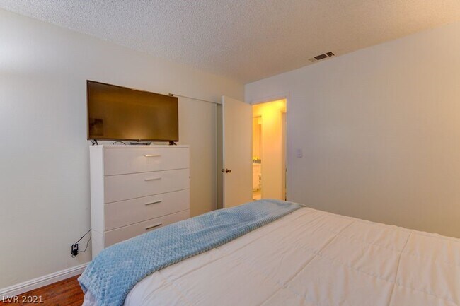 Building Photo - 6261 W La Palma Pkwy