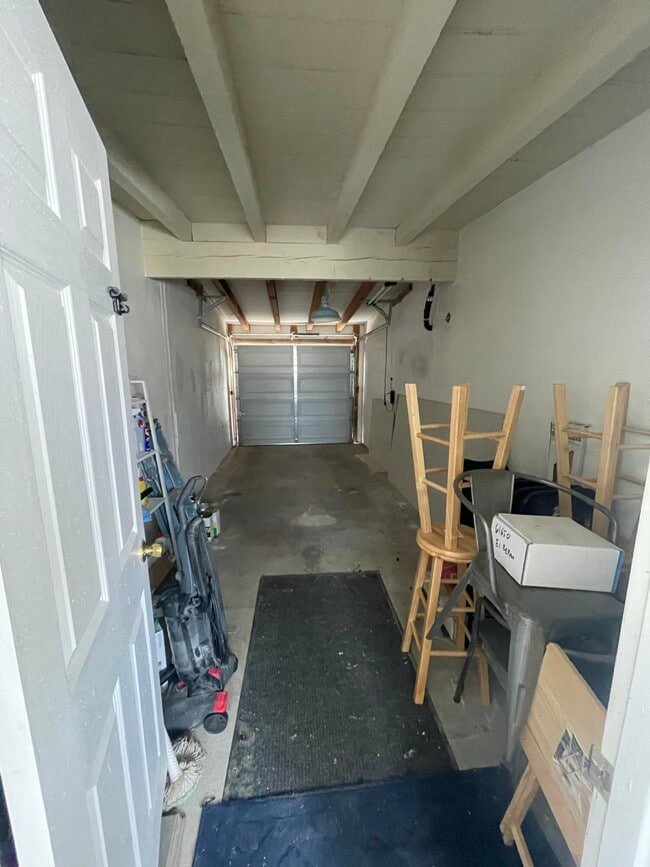 Building Photo - 61650 El Reposo St