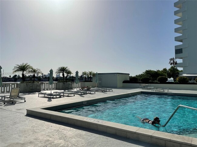 Building Photo - 5 Island Ave