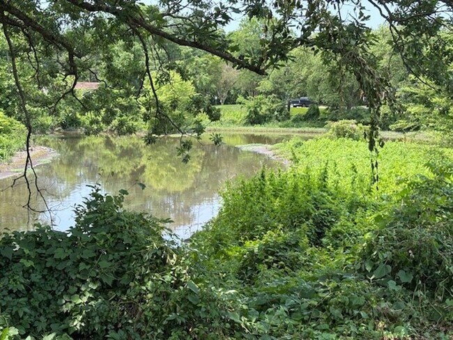 Building Photo - Amenities and Utilities included Richmond Condo Near VCU and UR