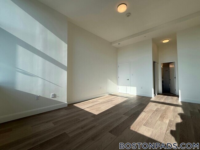 Building Photo - 1079 Commonwealth Ave