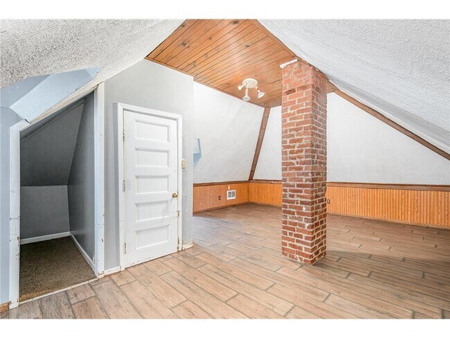 Building Photo - 778 Winslow Ave