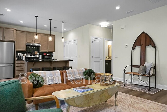 Building Photo - 1717 Wappoo Dr