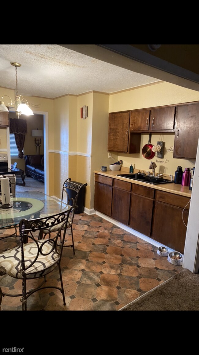 Building Photo - 3 br, 2 bath House - 300 Eastview St