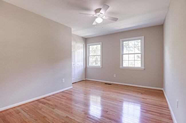 Building Photo - 3 Bedroom 2.5 Bath SFH in Fairfax for Rent!