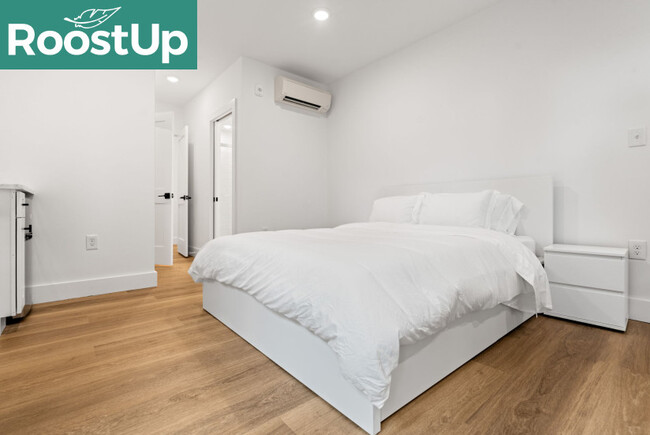 Building Photo - New RoostUp Furnished Private Bedroom with...