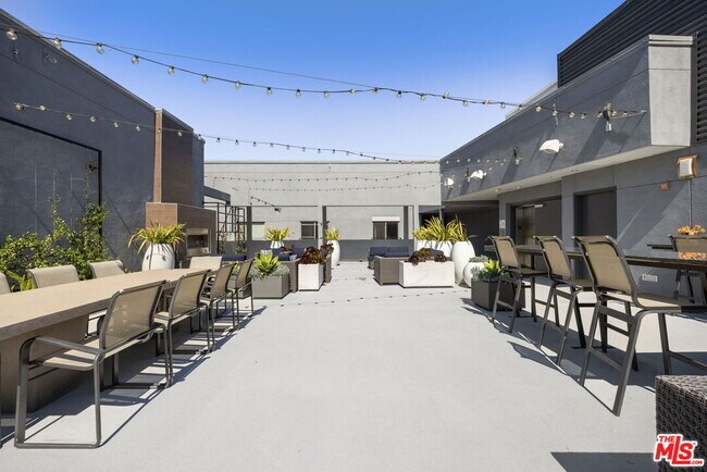 Building Photo - 13337 Beach Ave