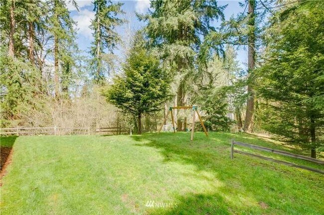 Building Photo - Beautiful 5 Bedroom 4 Bathroom Home in Lake Forest Park!