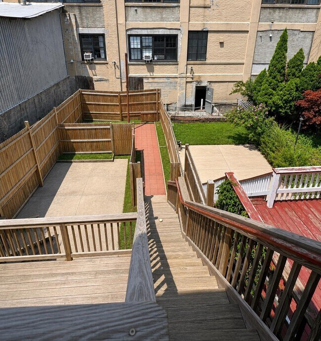 Building Photo - 141 Halladay St