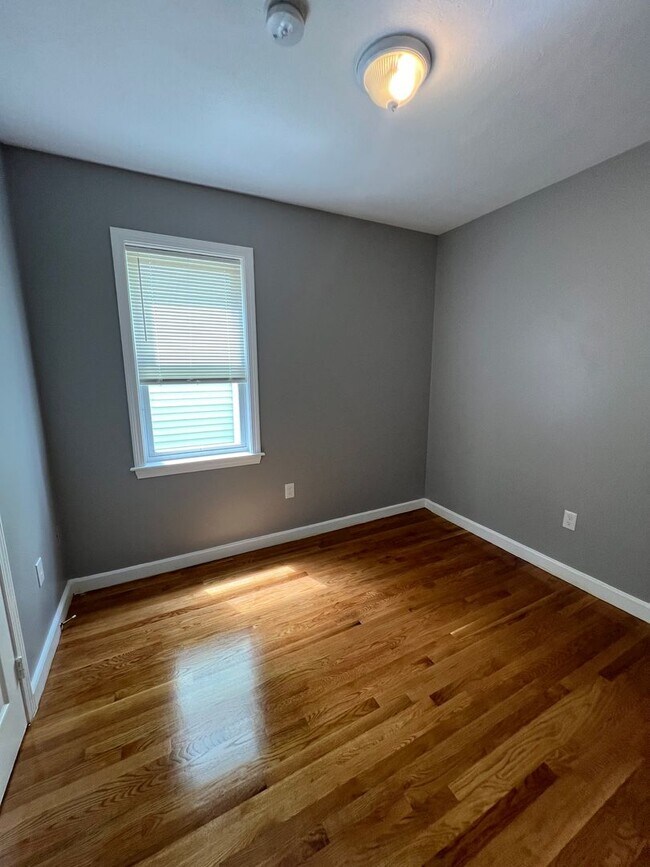 Building Photo - 5sal