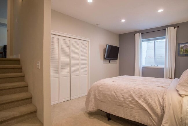 Building Photo - Executive Rental - Stone Mountain - 5 Bed - 3 Bath
