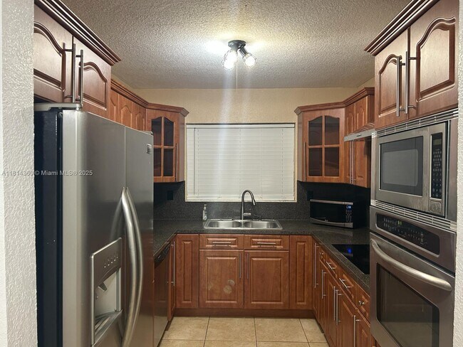 Building Photo - 8840 SW 38th St