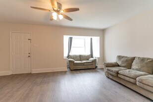 Building Photo - 920 Macadam St