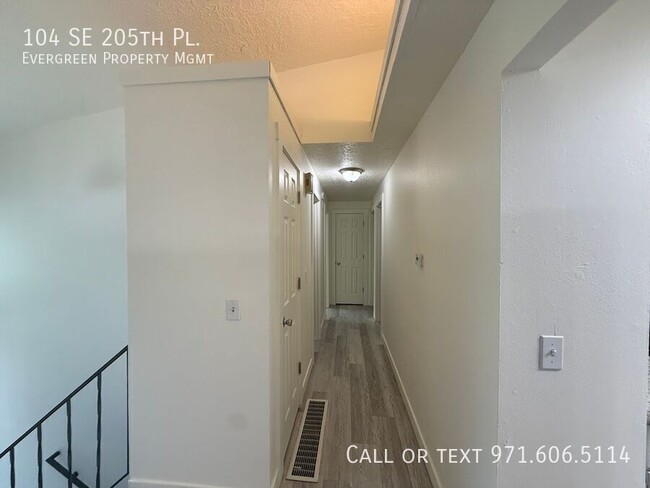 Building Photo - 104 SE 205th Pl