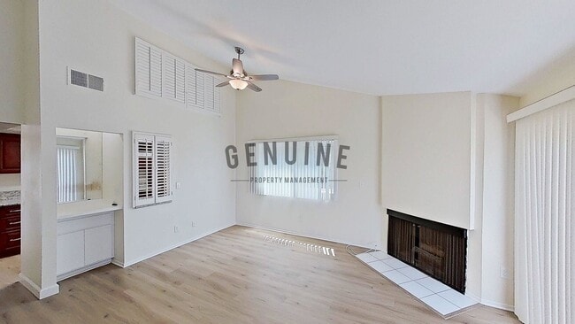 Building Photo - $500 off 1st Month Rent ~ Upstairs Spaciou...