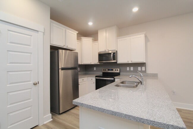 Building Photo - Nature Creek 3BD Townhome w/ Garage, Pool ...