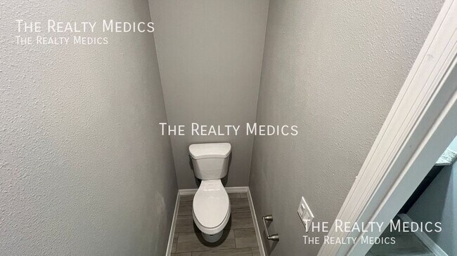 Building Photo - 2640 Dennis Ave SE