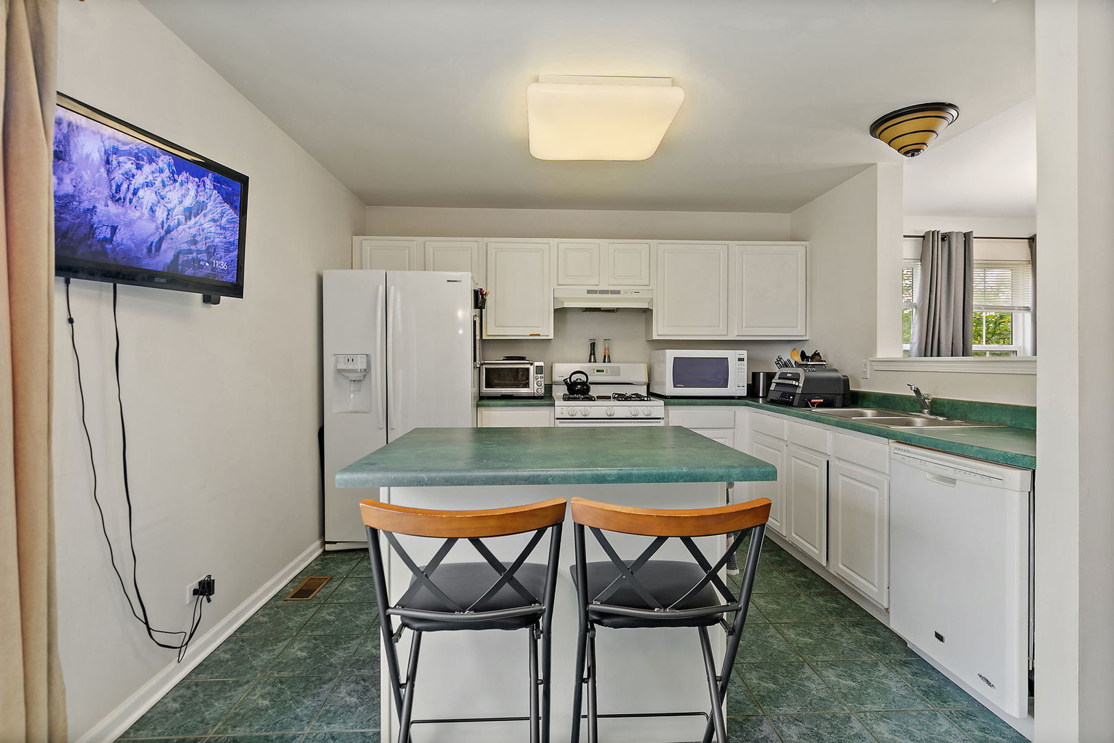 Building Photo - 361 Holiday Ln