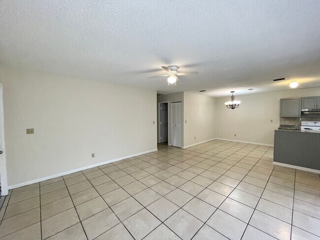 Building Photo - 2 Bedroom. 2 Bath Duplex on 14th Street