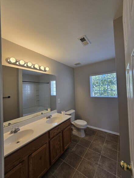Building Photo - 4804 Rockport Dr