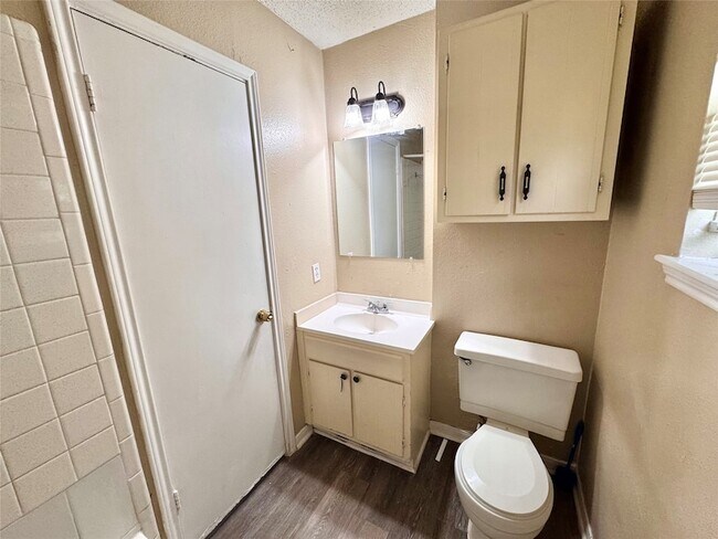 Building Photo - 2523 Woodbough Dr