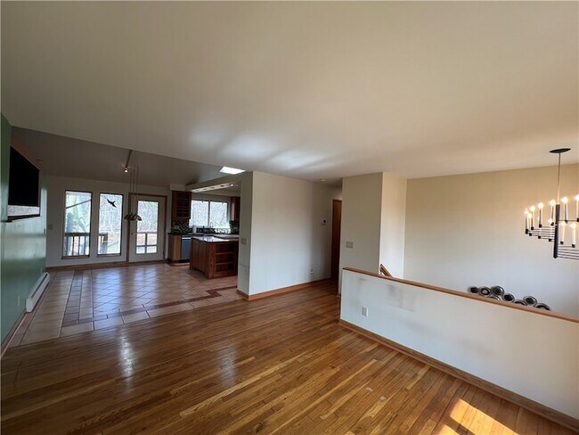 Building Photo - 340 Campbell Rd