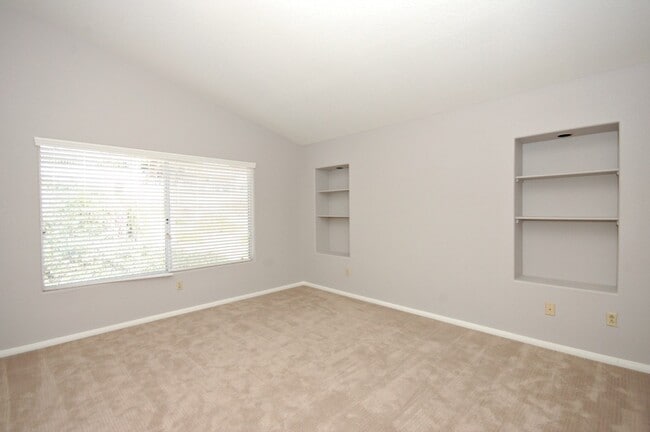 Building Photo - Lovely 3BR/2.5BA Home with Gorgeous Featur...