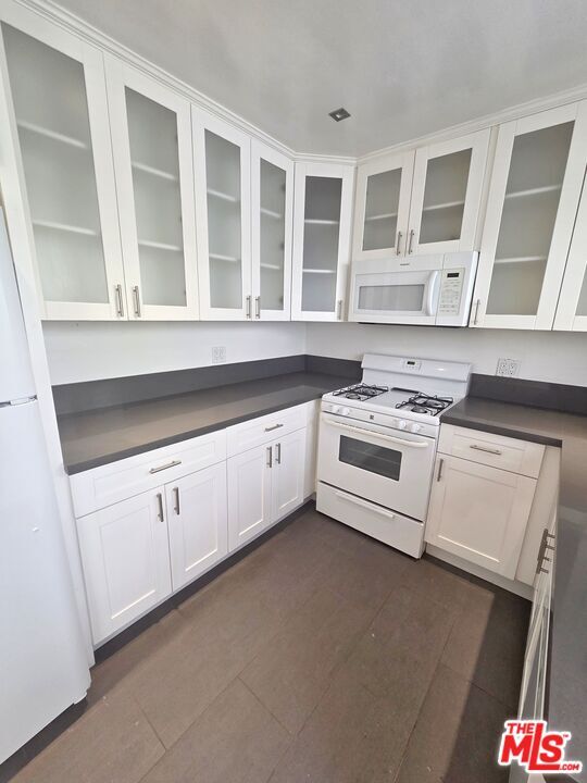 Building Photo - 142 San Vicente Blvd