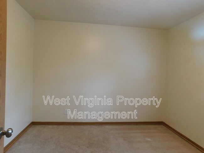 Building Photo - 219 Cardinal Wy